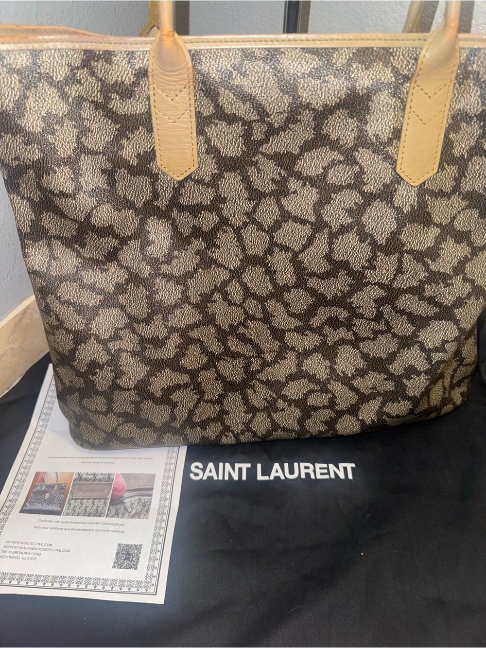 Yves Saint Laurent Brown Monogram Tote with COA and dust bag - Picture 5 of 7